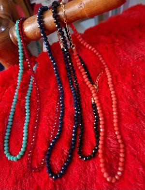 Choker de Cristal de alto padrao e brilho.
Escolha a cor.