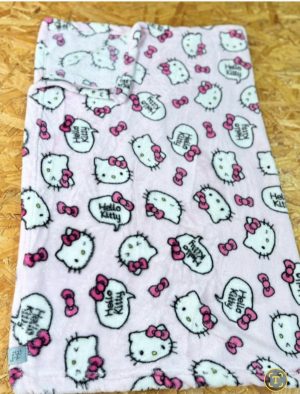 Mantinha em tecido fleece 
Hello Kitty